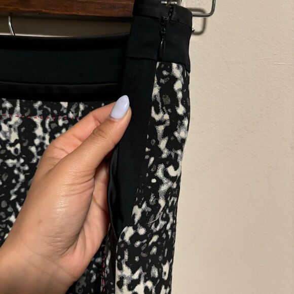 Diane von Furstenberg Chloette Maze Skirt in Black/Cream with Pockets- Size 2 - Picture 6 of 9